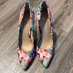 Like New Vince Camuto Callista floral printed stiletto heels